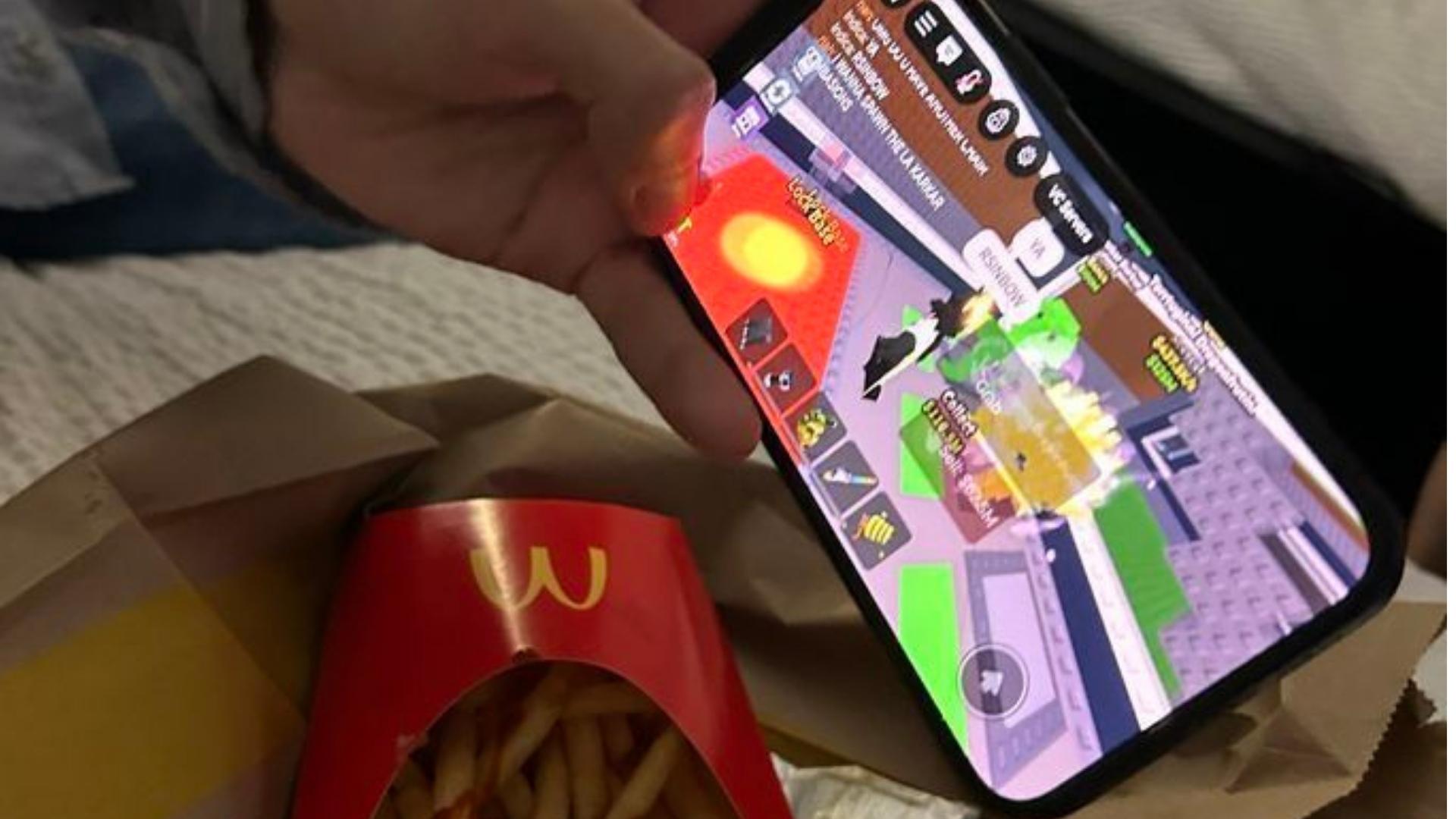 Online Mobile Games with Amazing Social Features